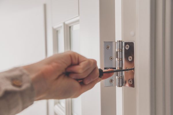 Cost of Hinge Repair in Smyrna