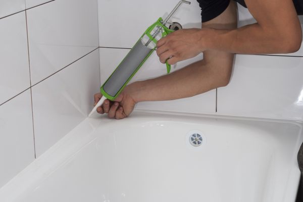 Cost of Tub Recaulking in Smyrna